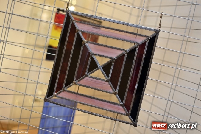 Zdjęcie w galerii na portalu naszraciborz.pl: Mozaika i witraż - na zamku otwarto nową wystawę wiadomości z regionu
