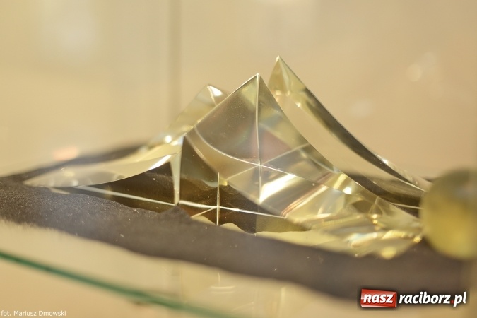 Zdjęcie w galerii na portalu naszraciborz.pl: Mozaika i witraż - na zamku otwarto nową wystawę wiadomości z regionu