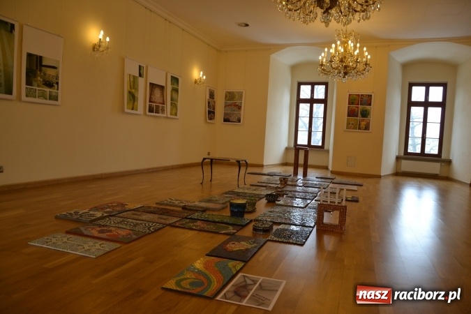 Zdjęcie w galerii na portalu naszraciborz.pl: Mozaika i witraż - na zamku otwarto nową wystawę wiadomości z regionu