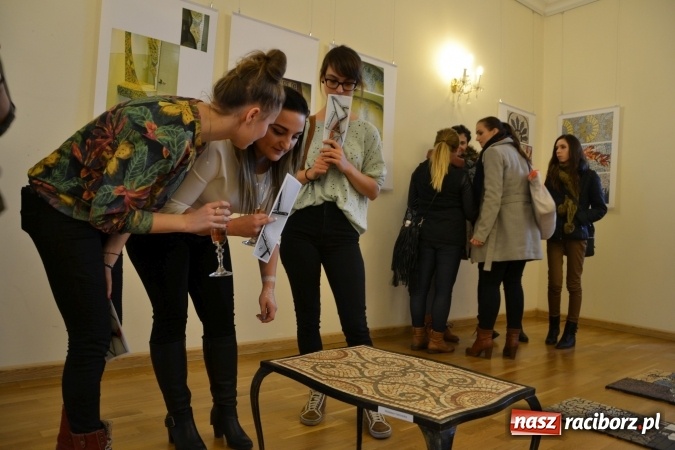 Zdjęcie w galerii na portalu naszraciborz.pl: Mozaika i witraż - na zamku otwarto nową wystawę wiadomości z regionu