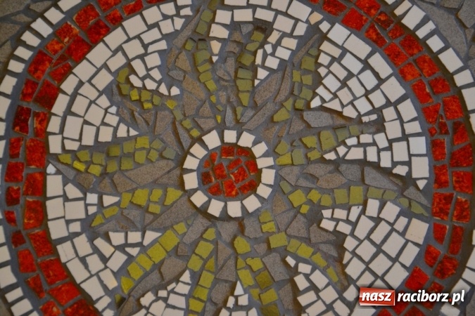 Zdjęcie w galerii na portalu naszraciborz.pl: Mozaika i witraż - na zamku otwarto nową wystawę wiadomości z regionu