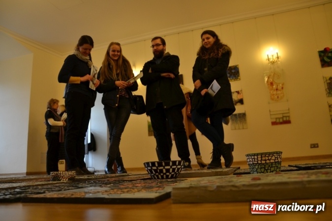 Zdjęcie w galerii na portalu naszraciborz.pl: Mozaika i witraż - na zamku otwarto nową wystawę wiadomości z regionu
