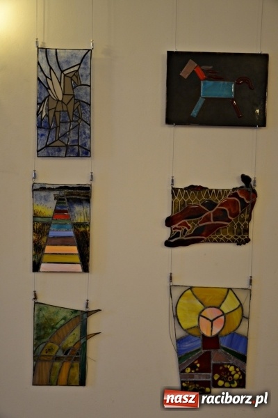 Zdjęcie w galerii na portalu naszraciborz.pl: Mozaika i witraż - na zamku otwarto nową wystawę wiadomości z regionu