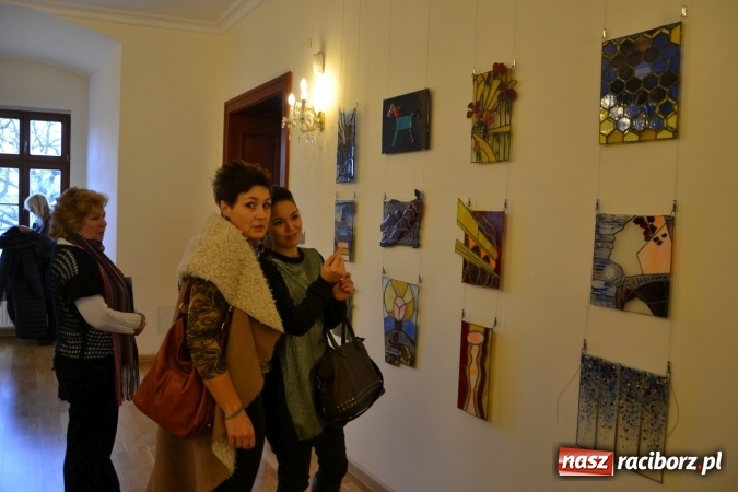 Zdjęcie w galerii na portalu naszraciborz.pl: Mozaika i witraż - na zamku otwarto nową wystawę wiadomości z regionu