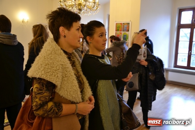 Zdjęcie w galerii na portalu naszraciborz.pl: Mozaika i witraż - na zamku otwarto nową wystawę wiadomości z regionu