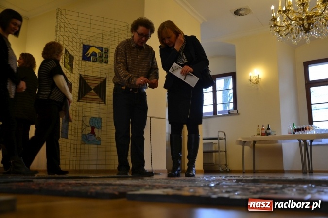 Zdjęcie w galerii na portalu naszraciborz.pl: Mozaika i witraż - na zamku otwarto nową wystawę wiadomości z regionu