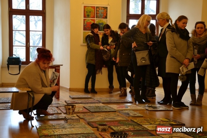 Zdjęcie w galerii na portalu naszraciborz.pl: Mozaika i witraż - na zamku otwarto nową wystawę wiadomości z regionu