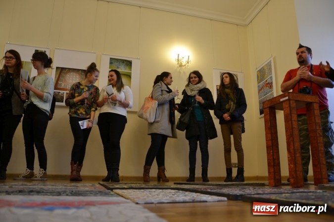 Zdjęcie w galerii na portalu naszraciborz.pl: Mozaika i witraż - na zamku otwarto nową wystawę wiadomości z regionu