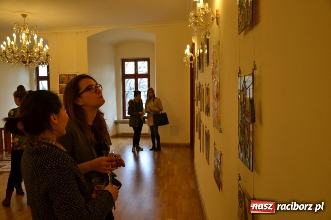 Zdjęcie w galerii na portalu naszraciborz.pl: Mozaika i witraż - na zamku otwarto nową wystawę wiadomości z regionu