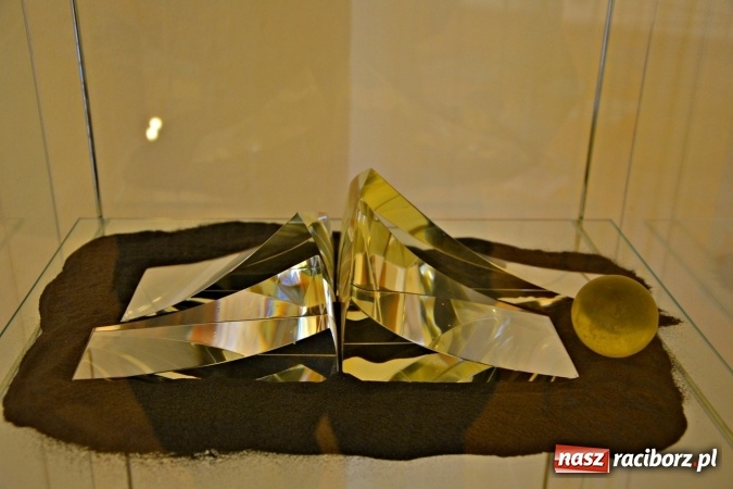 Zdjęcie w galerii na portalu naszraciborz.pl: Mozaika i witraż - na zamku otwarto nową wystawę wiadomości z regionu