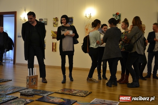Zdjęcie w galerii na portalu naszraciborz.pl: Mozaika i witraż - na zamku otwarto nową wystawę wiadomości z regionu