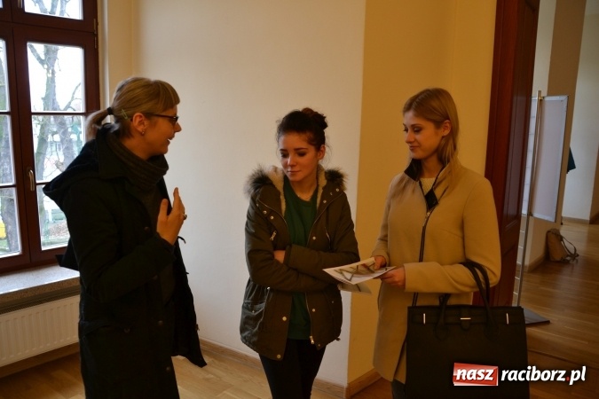 Zdjęcie w galerii na portalu naszraciborz.pl: Mozaika i witraż - na zamku otwarto nową wystawę wiadomości z regionu