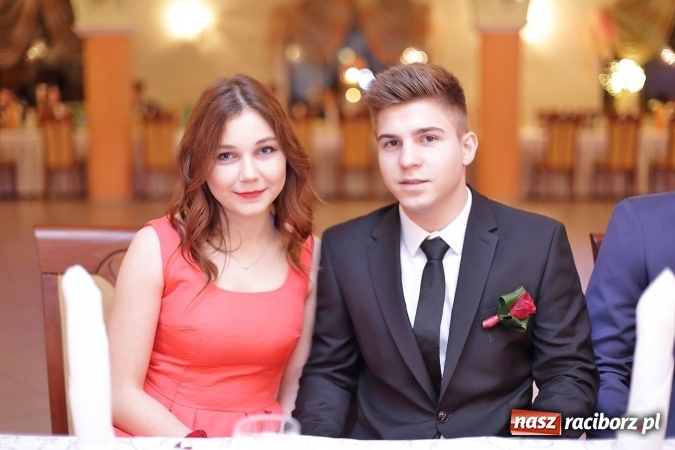 Zdjęcie w galerii na portalu naszraciborz.pl: Maturzyści z raciborskiego ZSOMS bawią się w Rogowie  wiadomości z regionu