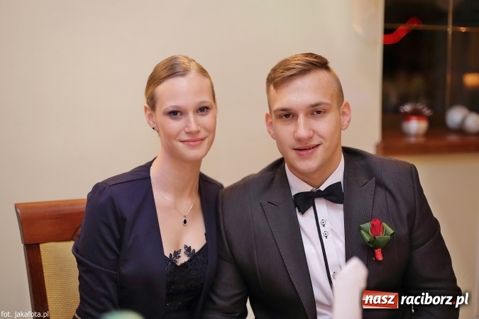 Zdjęcie w galerii na portalu naszraciborz.pl: Maturzyści z raciborskiego ZSOMS bawią się w Rogowie  wiadomości z regionu