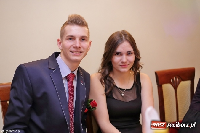 Zdjęcie w galerii na portalu naszraciborz.pl: Maturzyści z raciborskiego ZSOMS bawią się w Rogowie  wiadomości z regionu