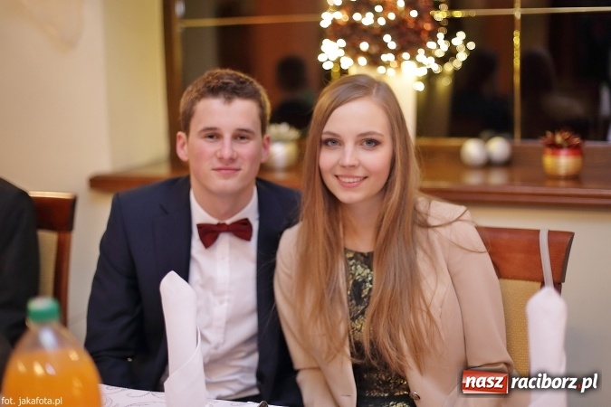 Zdjęcie w galerii na portalu naszraciborz.pl: Maturzyści z raciborskiego ZSOMS bawią się w Rogowie  wiadomości z regionu