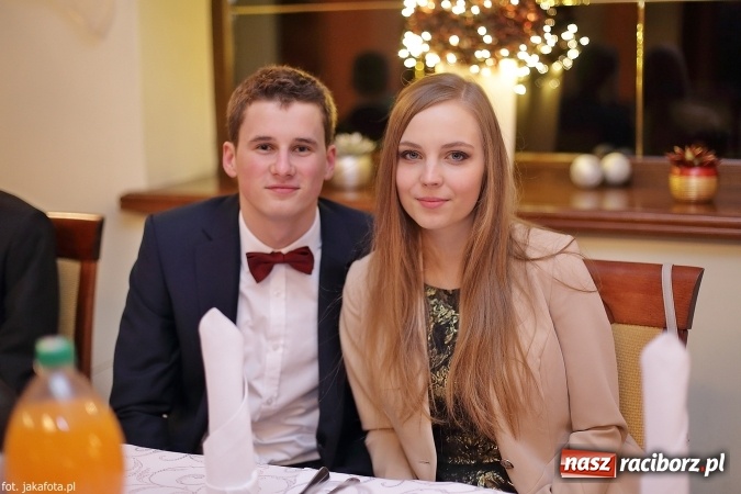 Zdjęcie w galerii na portalu naszraciborz.pl: Maturzyści z raciborskiego ZSOMS bawią się w Rogowie  wiadomości z regionu