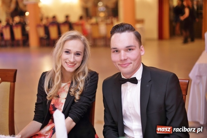 Zdjęcie w galerii na portalu naszraciborz.pl: Maturzyści z raciborskiego ZSOMS bawią się w Rogowie  wiadomości z regionu