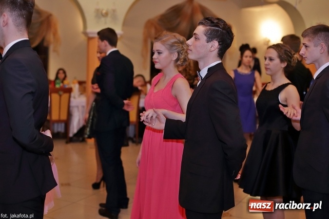 Zdjęcie w galerii na portalu naszraciborz.pl: Maturzyści z raciborskiego ZSOMS bawią się w Rogowie  wiadomości z regionu