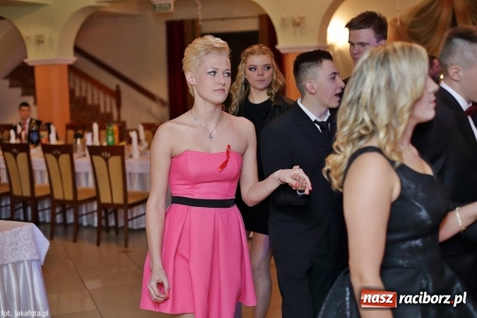 Zdjęcie w galerii na portalu naszraciborz.pl: Maturzyści z raciborskiego ZSOMS bawią się w Rogowie  wiadomości z regionu