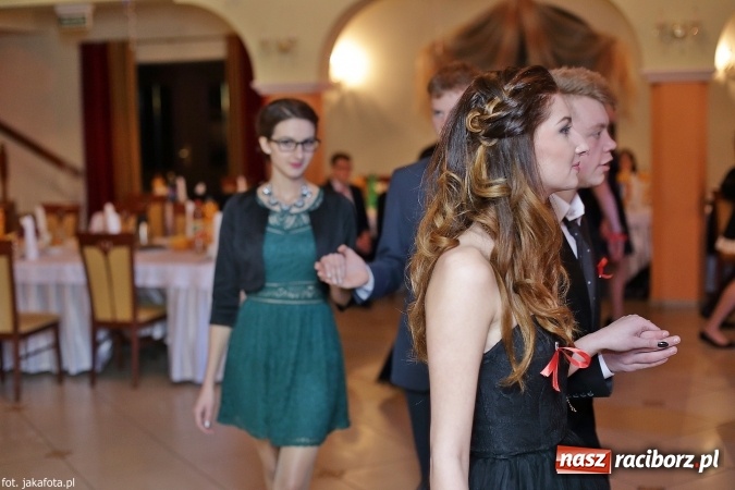 Zdjęcie w galerii na portalu naszraciborz.pl: Maturzyści z raciborskiego ZSOMS bawią się w Rogowie  wiadomości z regionu