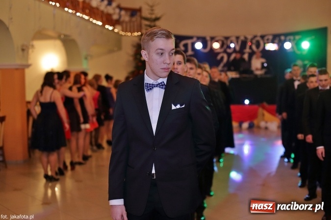 Zdjęcie w galerii na portalu naszraciborz.pl: Maturzyści z raciborskiego ZSOMS bawią się w Rogowie  wiadomości z regionu