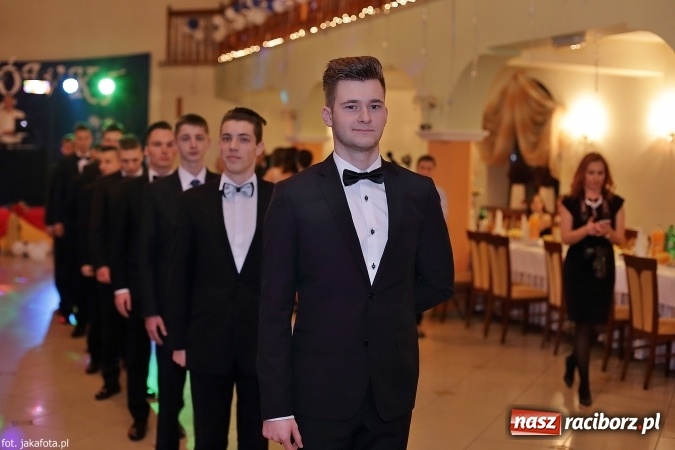 Zdjęcie w galerii na portalu naszraciborz.pl: Maturzyści z raciborskiego ZSOMS bawią się w Rogowie  wiadomości z regionu