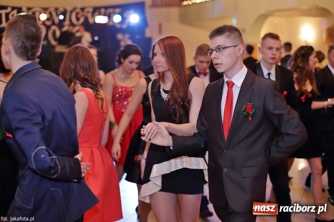 Zdjęcie w galerii na portalu naszraciborz.pl: Maturzyści z raciborskiego ZSOMS bawią się w Rogowie  wiadomości z regionu