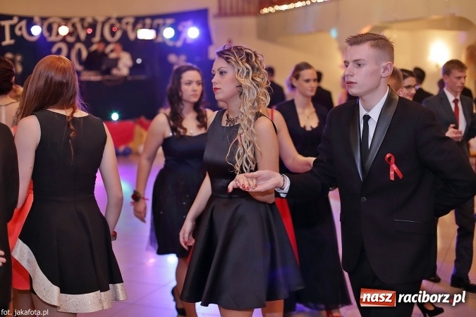 Zdjęcie w galerii na portalu naszraciborz.pl: Maturzyści z raciborskiego ZSOMS bawią się w Rogowie  wiadomości z regionu