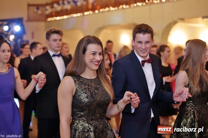 Zdjęcie w galerii na portalu naszraciborz.pl: Maturzyści z raciborskiego ZSOMS bawią się w Rogowie  wiadomości z regionu