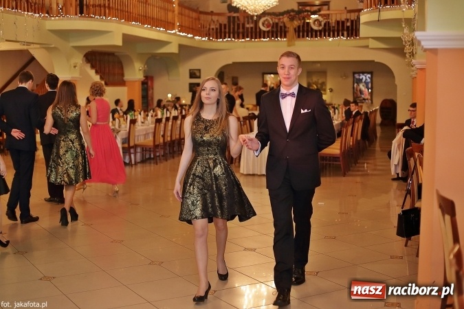 Zdjęcie w galerii na portalu naszraciborz.pl: Maturzyści z raciborskiego ZSOMS bawią się w Rogowie  wiadomości z regionu