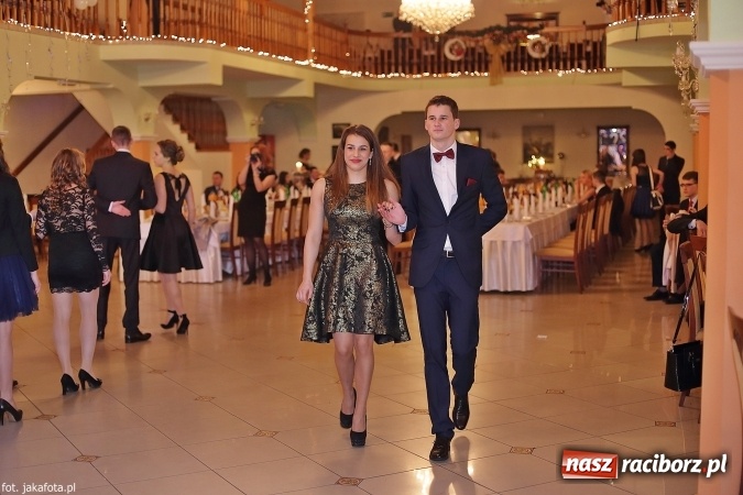 Zdjęcie w galerii na portalu naszraciborz.pl: Maturzyści z raciborskiego ZSOMS bawią się w Rogowie  wiadomości z regionu