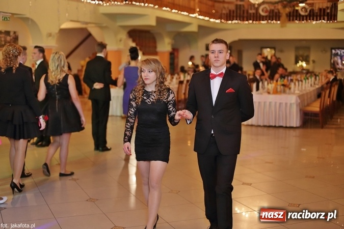 Zdjęcie w galerii na portalu naszraciborz.pl: Maturzyści z raciborskiego ZSOMS bawią się w Rogowie  wiadomości z regionu