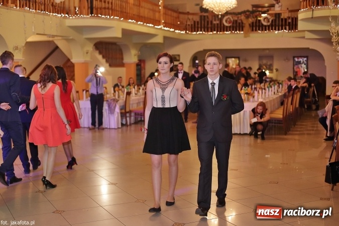 Zdjęcie w galerii na portalu naszraciborz.pl: Maturzyści z raciborskiego ZSOMS bawią się w Rogowie  wiadomości z regionu