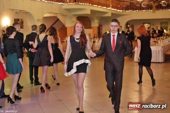 Zdjęcie w galerii na portalu naszraciborz.pl: Maturzyści z raciborskiego ZSOMS bawią się w Rogowie  wiadomości z regionu