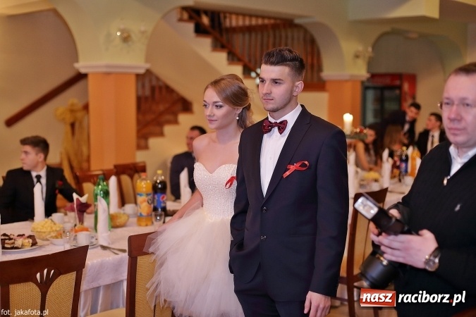 Zdjęcie w galerii na portalu naszraciborz.pl: Maturzyści z raciborskiego ZSOMS bawią się w Rogowie  wiadomości z regionu