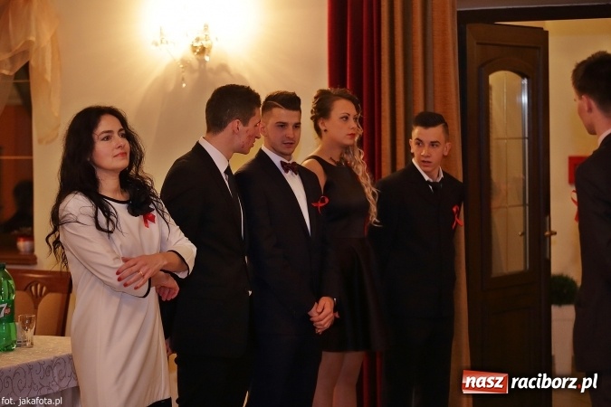 Zdjęcie w galerii na portalu naszraciborz.pl: Maturzyści z raciborskiego ZSOMS bawią się w Rogowie  wiadomości z regionu