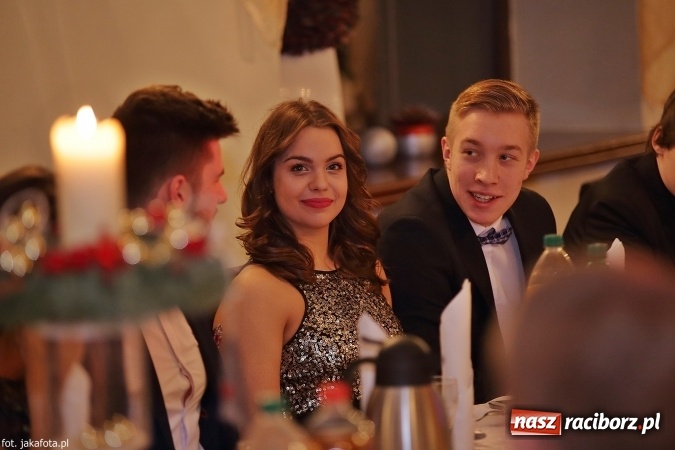 Zdjęcie w galerii na portalu naszraciborz.pl: Maturzyści z raciborskiego ZSOMS bawią się w Rogowie  wiadomości z regionu