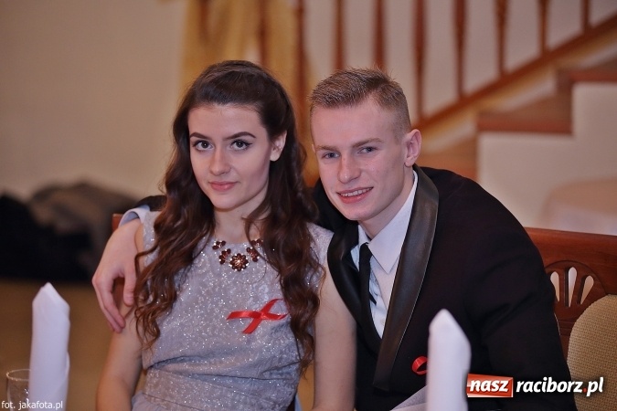 Zdjęcie w galerii na portalu naszraciborz.pl: Maturzyści z raciborskiego ZSOMS bawią się w Rogowie  wiadomości z regionu