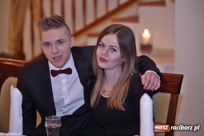 Zdjęcie w galerii na portalu naszraciborz.pl: Maturzyści z raciborskiego ZSOMS bawią się w Rogowie  wiadomości z regionu