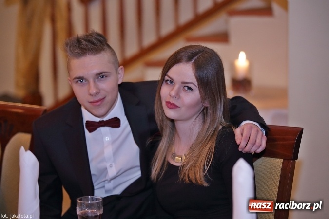 Zdjęcie w galerii na portalu naszraciborz.pl: Maturzyści z raciborskiego ZSOMS bawią się w Rogowie  wiadomości z regionu