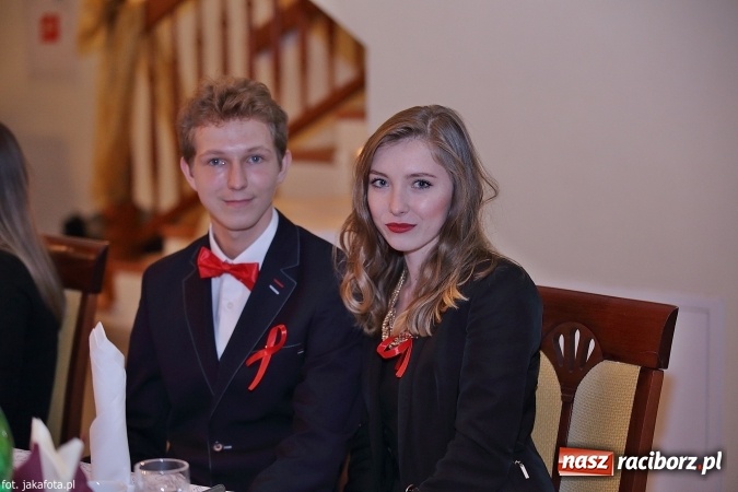 Zdjęcie w galerii na portalu naszraciborz.pl: Maturzyści z raciborskiego ZSOMS bawią się w Rogowie  wiadomości z regionu