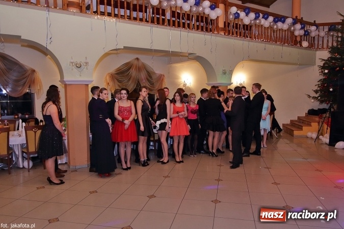 Zdjęcie w galerii na portalu naszraciborz.pl: Maturzyści z raciborskiego ZSOMS bawią się w Rogowie  wiadomości z regionu