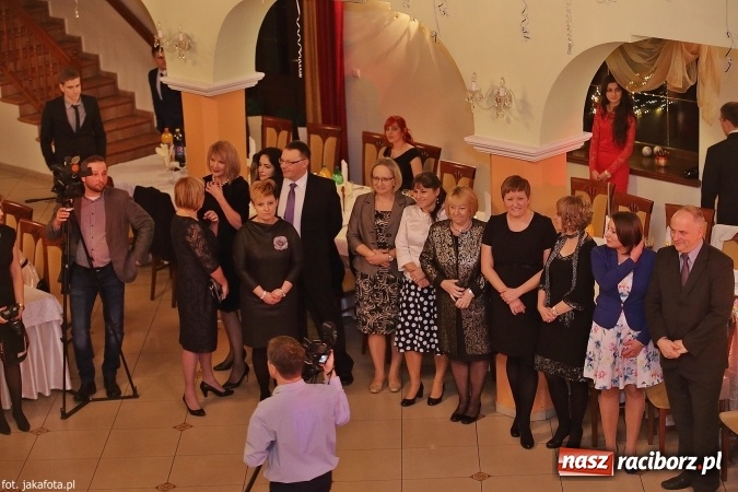 Zdjęcie w galerii na portalu naszraciborz.pl: Maturzyści z raciborskiego ZSOMS bawią się w Rogowie  wiadomości z regionu