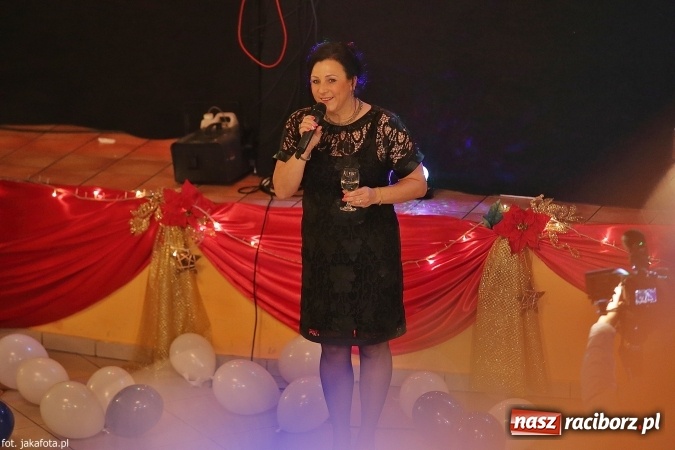 Zdjęcie w galerii na portalu naszraciborz.pl: Maturzyści z raciborskiego ZSOMS bawią się w Rogowie  wiadomości z regionu