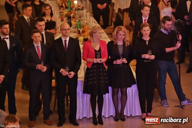 Zdjęcie w galerii na portalu naszraciborz.pl: Maturzyści z raciborskiego ZSOMS bawią się w Rogowie  wiadomości z regionu