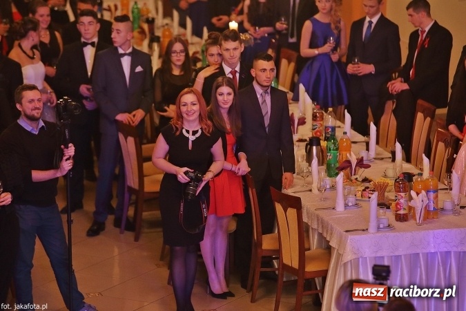 Zdjęcie w galerii na portalu naszraciborz.pl: Maturzyści z raciborskiego ZSOMS bawią się w Rogowie  wiadomości z regionu