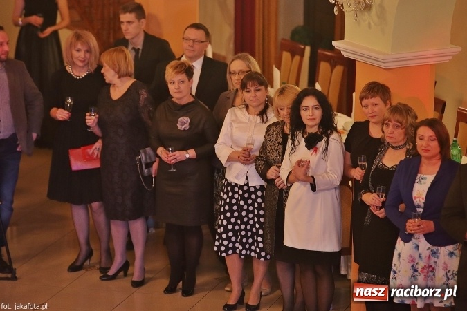 Zdjęcie w galerii na portalu naszraciborz.pl: Maturzyści z raciborskiego ZSOMS bawią się w Rogowie  wiadomości z regionu