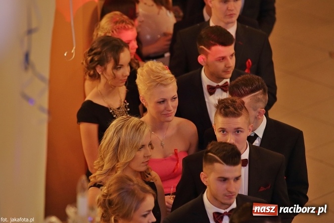 Zdjęcie w galerii na portalu naszraciborz.pl: Maturzyści z raciborskiego ZSOMS bawią się w Rogowie  wiadomości z regionu