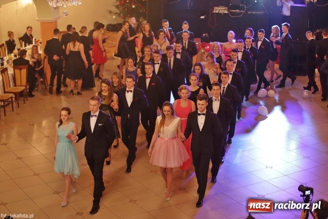 Zdjęcie w galerii na portalu naszraciborz.pl: Maturzyści z raciborskiego ZSOMS bawią się w Rogowie  wiadomości z regionu